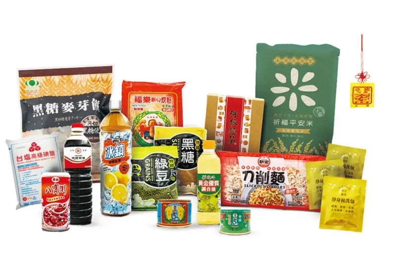 ▲供品各類食品豐富齊全，另有淨身梳洗包、祈福結緣品，限量一萬份。（圖／品牌提供）