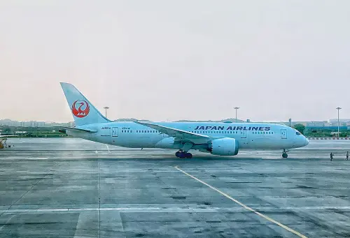 ▲日航預計6月才會調漲燃油費，現在還可下手預訂機票，有機會買到比國籍航空較低的價格。（圖／記者葉盛耀攝）