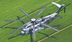 影/駐日美軍直升機迫降神奈川稻田!當地居民嚇壞 市長強烈抗議