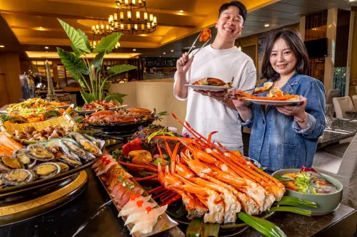 ▲福容大飯店淡水漁人碼頭「田園西餐廳」推出「週日超級鄉親日」，住飯店週邊鄉親，包含淡水、關渡、八里、石門、三芝區域，憑證件享8折優惠。（圖／淡水福容提供）