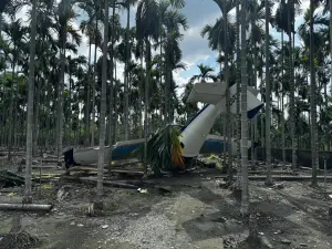 屏東高樹鄉驚傳輕航機墜機　幸教練與乘客無生命危險
