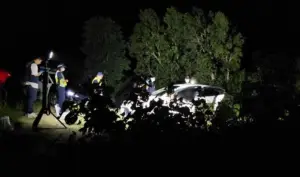 苗栗海邊防風林「租賃車沒熄火」!2女1男陳屍車內、民眾嚇壞報警