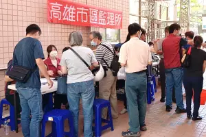 颱風過後暖心服務！高雄市區監理所挺進淹水區辦理受災車主服務
