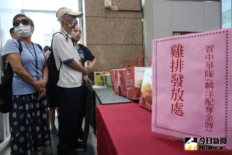 ▲有民眾最早七點半就來排隊。（圖／記者陳明安攝，2024.08.05）