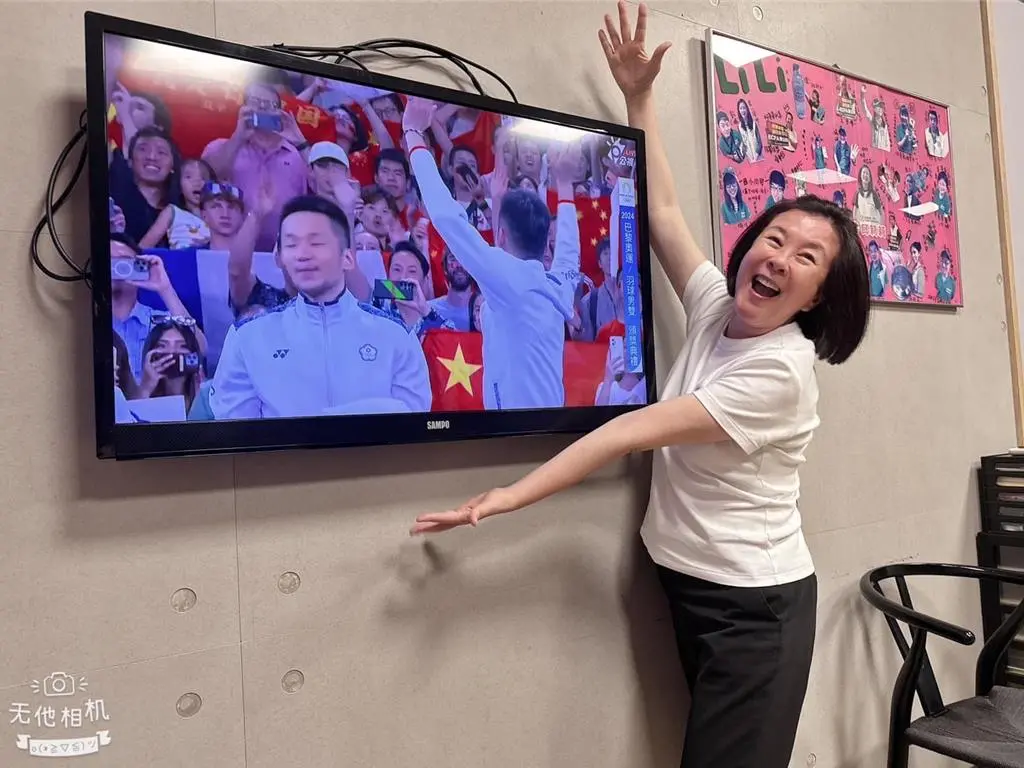 ▲中華男雙麟洋配羽球4日晚間奧運奪冠，台南市議長邱莉莉宣告，5日下午5時起，連續3天每天發放100份雞排。（圖／邱莉莉臉書）