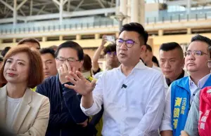 問鼎台中市長寶座　藍綠兩選將江啟臣、何欣純狂跑對手選區試水溫
