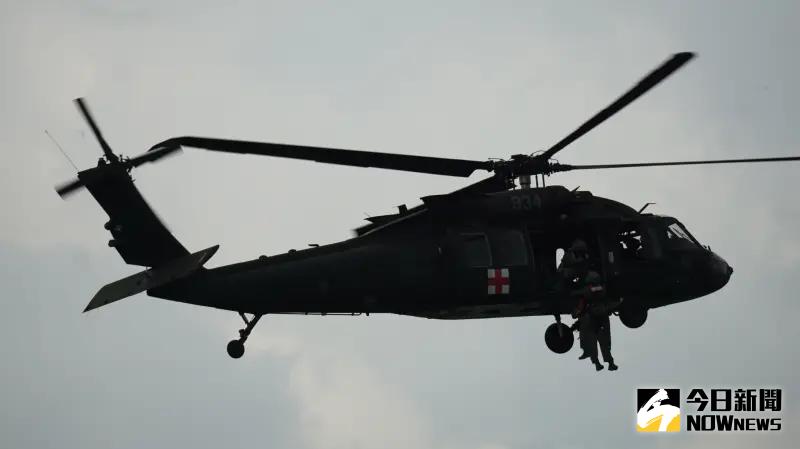 ▲UH-60M黑鷹直升機戰場救護操演。（圖／記者呂炯昌攝，2024.08.06）