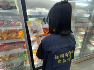 中元節食品抽驗！桃園衛生局揪「硬干」含過氧化氫　責令業者下架
