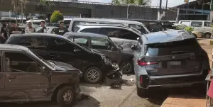 連撞十台車!停車場齊聚倒霉車主 大馬女:錯把油門當煞車