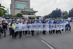 要SRF廠滾出桃科！桃園立委率千人總統府前抗議　喊話別護航財團
