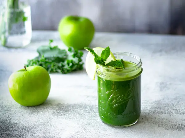 ▲營養師破解「自榨蔬果汁」的3大迷思與正確做法。（圖／取自Unsplash）