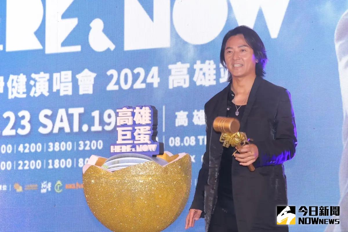 ▲鄭伊健（如圖）曾在香港紅到被譽為「四大天王」之後的第五大天王，然而在聲勢正巔峰，卻與邵美琪、梁詠琪捲進「雙琪奪面」緋聞風波，重挫演藝行情，雙琪也都非他的真命天女，最後他是與蒙嘉慧結婚。（圖／記者李政龍攝）