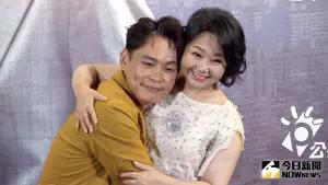黃鐙輝「打包show girl」順路載 老婆萁萁怒瞪:有鬼!