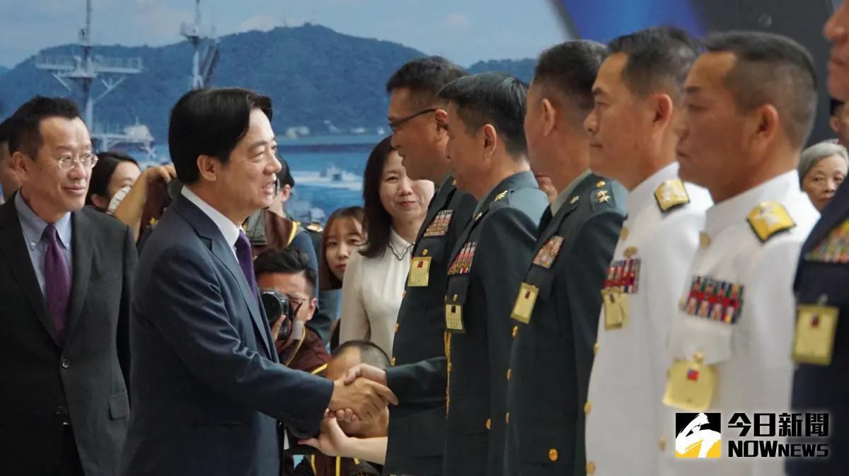 ▲總統賴清德出席將官晉任典禮，一一向晉任人員祝賀。（圖／記者呂炯昌攝，2024.08.08）