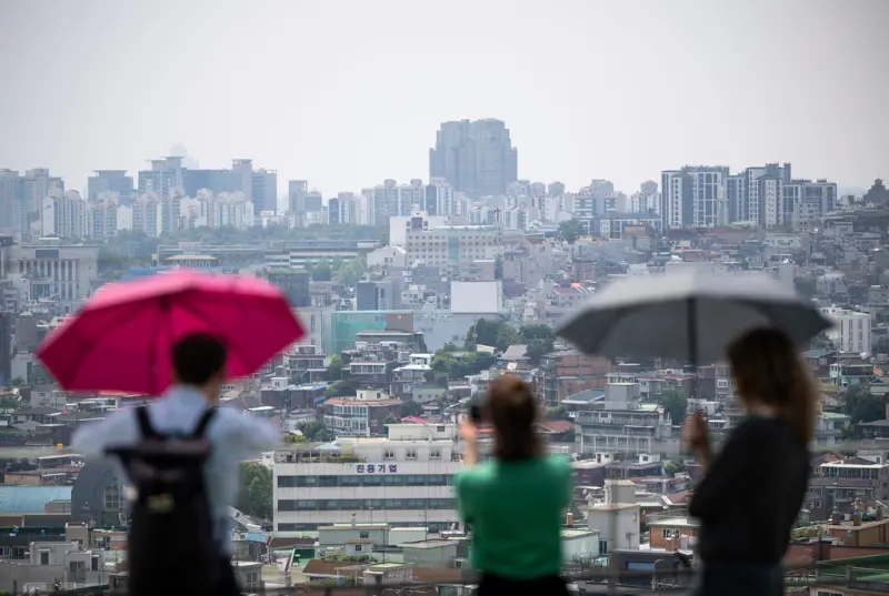 ▲韓國連日出現高溫酷暑天氣，隨著熱浪持續，全國傳出人員傷亡和財產損失的案例。（圖／美聯社／達志影像）