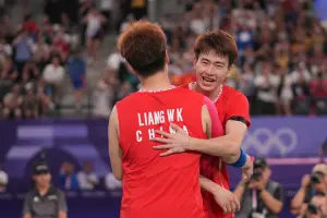 奧運羽球/王昶太帥爆紅!回國粉絲熱情接機 無奈喊:大家理智點