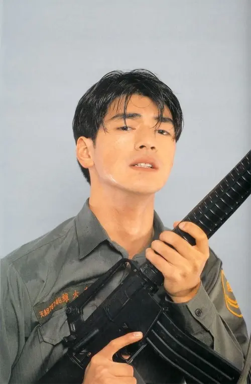 ▲金城武《號角響起》珍貴的定裝照片，男神英氣逼人。（圖／翻攝自臉書粉專）