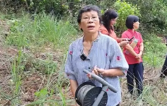 ▲前時力立委陳椒華今天到南投指導居民如何監測地下水位。（圖／翻攝陳椒華臉書，2024.08.08）