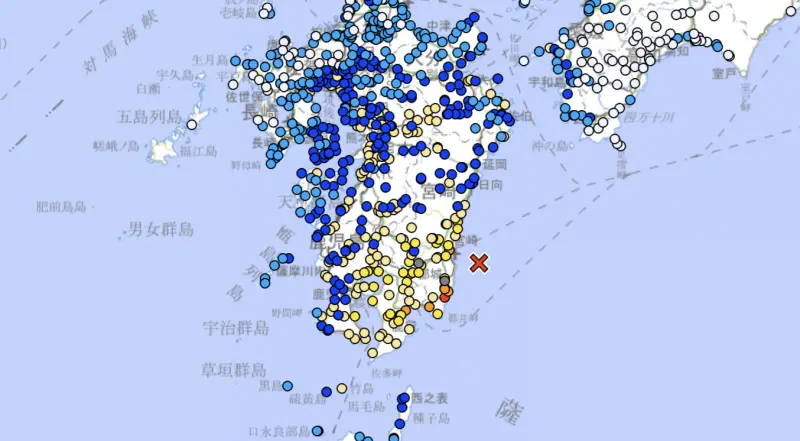 ▲日本宮崎縣東側海域在台灣時間下午3時43分突發芮氏規模7.1地震，當局隨即發布「海嘯警報」。（圖／日本氣象廳）