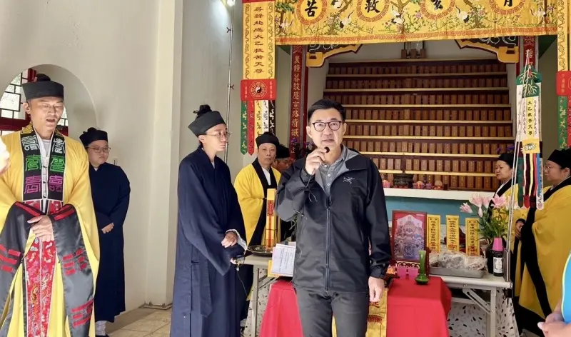 ▲江啟臣到中橫饗堂路工忠烈祠參與中元普渡，緬懷一甲子前因開路犧牲生命的烈士。（圖／江啟臣辦公室提供，2024.08.08）