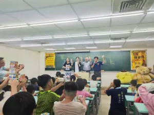 暖心企業家鍾文智捐助暑輔班 助弱勢孩童學習不中斷