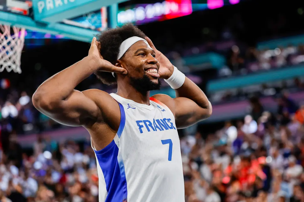 ▲法國男籃Guerschon Yabusele在2024巴黎奧運4強賽中以17分7籃板的全能表現，帶領球隊以73:69擊敗德國，挺進決賽，他的爆炸頭加上壯碩身材的形象讓人聯想到NBA名將Ben Wallace。（圖／美聯社／達志影像）