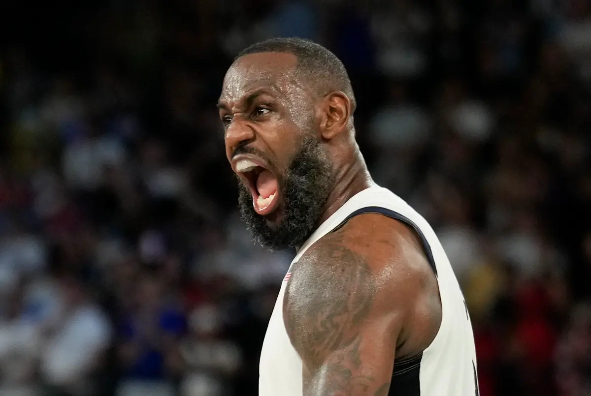 ▲美國男籃在巴黎奧運4強戰以95：91逆轉塞爾維亞，闖進金牌戰，「詹皇」LeBron James砍下16分12籃板10助攻的全面數據，完成「大三元」表現，這是他個人生涯第2次在奧運大三元，也是奧運史上第一位多次完成大三元的球員。（圖／美聯社／達志影像）