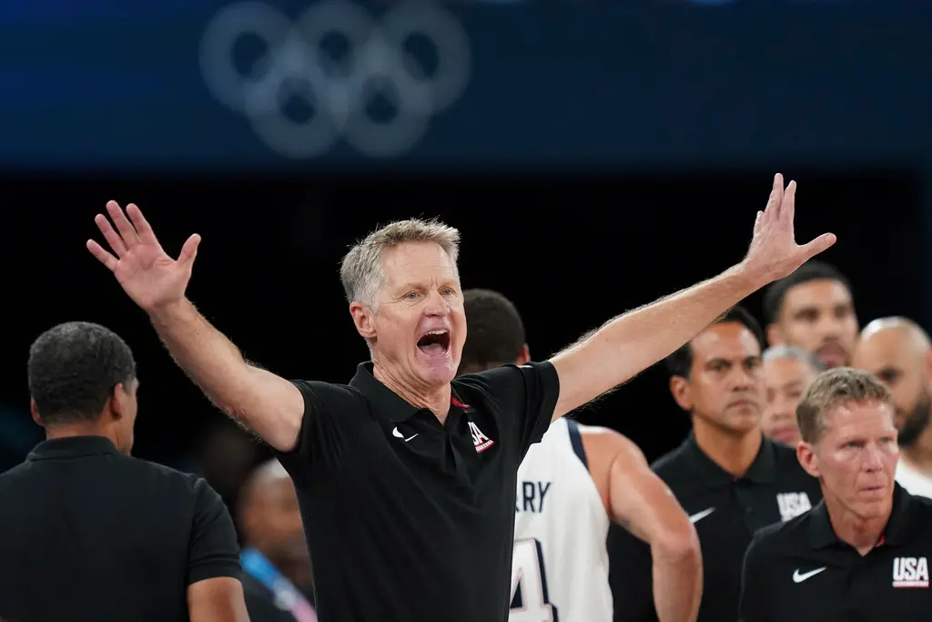 ▲在談到「4 MVP」組合時，美國隊主帥Steve Kerr透露，這是球員決定出來的陣容，效果也很好，因此就一直保留至終場。（圖／美聯社／達志影像）