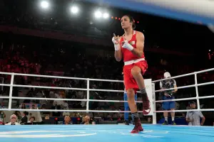 ▲阿爾及利亞拳擊選手克莉芙（Imane Khelif），今天擊敗中國選手楊柳，奪得女子拳擊66公斤級金牌。（圖／美聯社／達志影像）