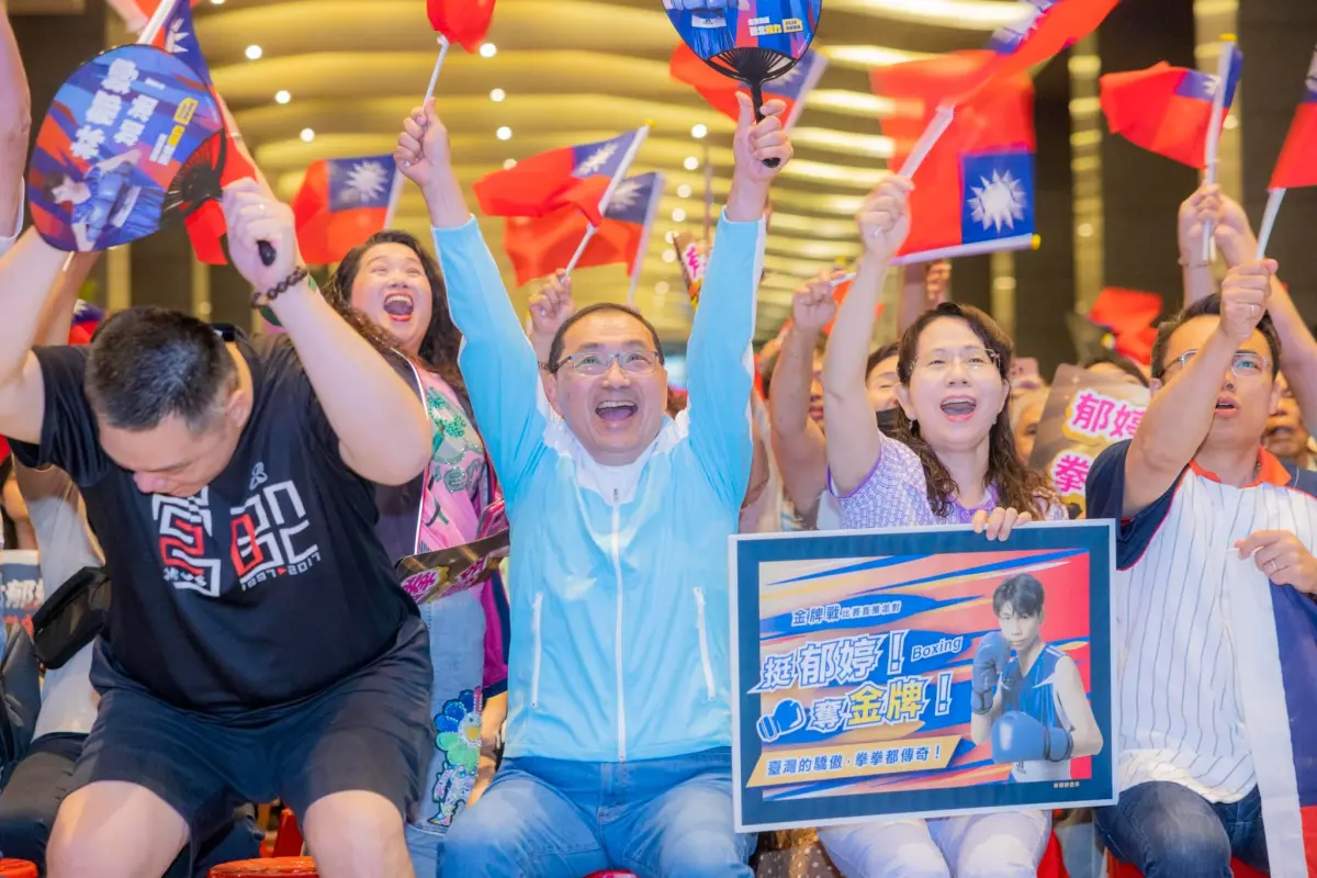 ▲林郁婷奪下奧運拳擊金牌，新北市長侯友宜宣布，淡海輕軌、安坑輕軌一日免費搭乘，新北博物館、運動中心、游泳池則連續免費一整周。（圖／新北市政府提供）