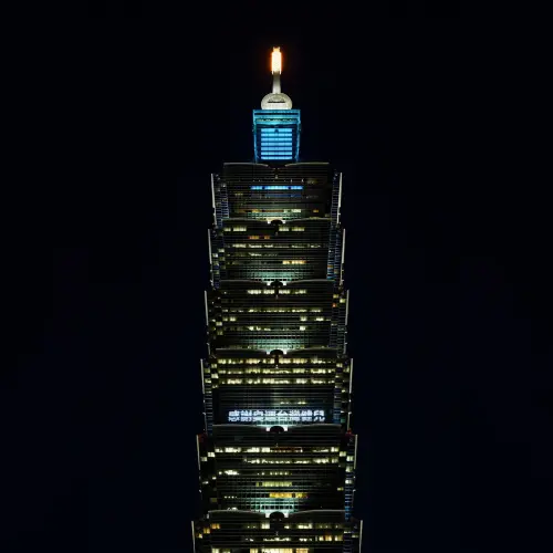▲台北101將在今(11)日晚上6點30分至10點將點燈打字。(示意圖/台北101) ▲台北101將在今(11)日晚上6點30分至10點將點燈打字。(示意圖/台北101)