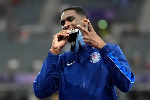 ▲美國田徑好手Shelby McEwen不想要共享金牌，提出加賽卻敗陣，但挑戰精神卻被觀眾讚賞。（圖／美聯社／達志影像）