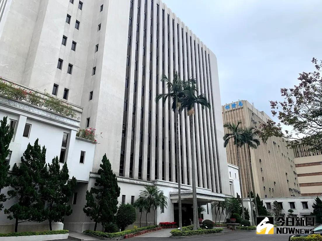 ▲針對傳出中央銀行可能會在9月理監事會議，討論將符合都更危老重建貸款，排除在不動產貸款計算範圍的可行性，央行今（15）日提出3點回應。（圖／記者顏真真攝）