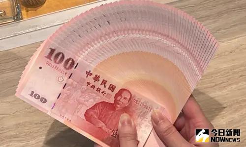 ▲今年換新鈔從2月9日開始，2月13日結束，只有5個工作天時間，民眾要把握時間到8大金融機構分行辦理。（圖／記者顏真真攝）