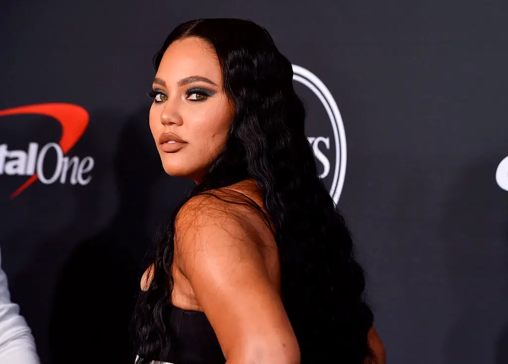 ▲美國男籃在巴黎奧運奪下金牌後，球隊成員紛紛現身巴黎街頭慶祝，但Stephen Curry的妻子Ayesha Curry卻遇上意外，導致Draymond Green和Curry的家人們，和法國警察發生衝突（圖／美聯社／達志影像）