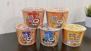阿Q桶麵30年來以「大碗滿意、過癮滿足」著稱,而無厘頭正能量的高中生形象更是讓人印象深刻。 ▲阿Q桶麵30年來以「大碗滿意、過癮滿足」著稱,而無厘頭正能量的高中生形象更是讓人印象深刻。(圖/品牌提供)