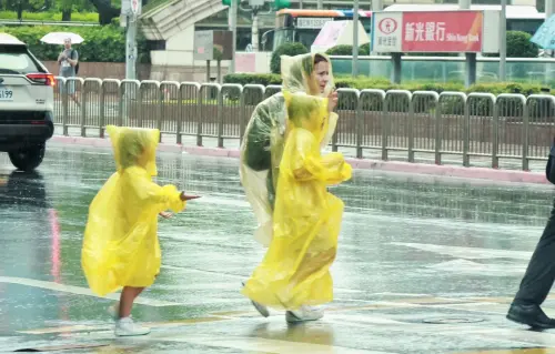 中秋節烤肉小心了！大台北等「3地區」雨下最兇　3颱風動態一次看
