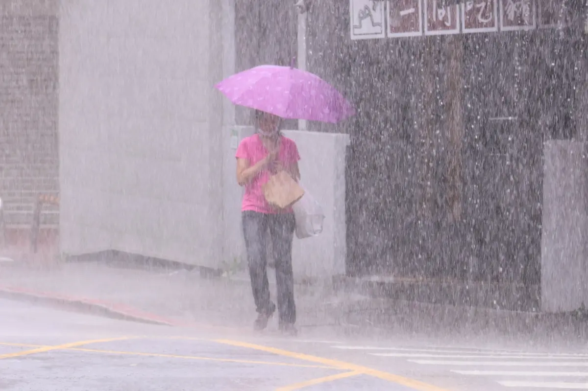 快訊／下班注意！土城、中和「一級淹水警戒」 時雨量飆63.5毫米