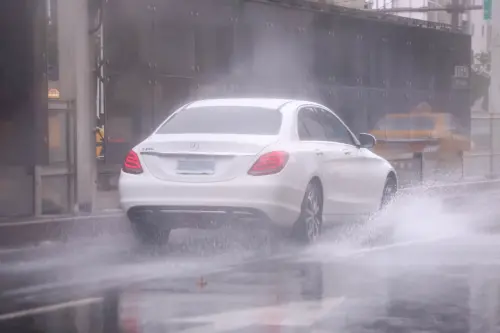 快訊／摩羯颱風環流影響！高雄一級淹水警戒　梓官時雨量破69毫米
