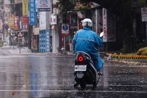 快訊／豪雨狂轟中部！彰化縣3區域一級淹水警戒　時雨量破67毫米
