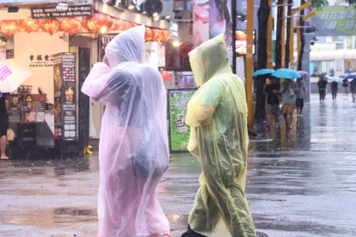 今天雨更大！猛烈雨勢擴全台　下週連3天西南風最強「有豪大雨」
