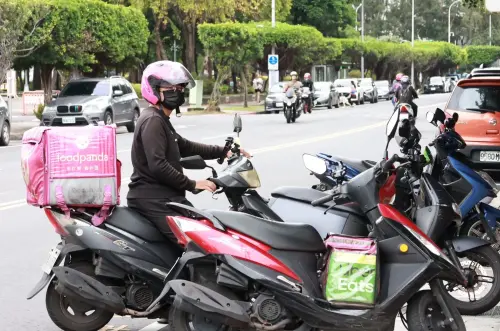 ▲美食外送、熊貓、foodpanda、Uber Eats。（圖／NOWnews攝影中心）