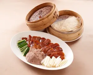 ▲烤鴨六吃，是江南春的招牌菜。（圖／台北福華大飯店提供）