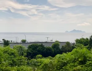 ▲一出隧道瞧見東海岸線最有人氣的龜山島海景。（圖／記者蕭涵云攝）