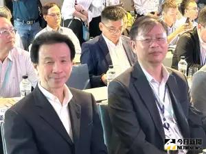 ▲中鋼運通公司總經理許健明(左)說明響應捐贈電腦至高雄山區偏鄉學校活動的情形。(資料照/記者黃守作攝) ▲中鋼運通公司總經理許健明(左)說明響應捐贈電腦至高雄山區偏鄉學校活動的情形。(資料照/記者黃守作攝)
