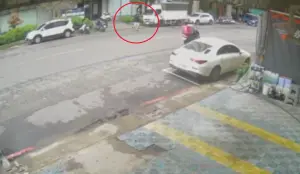 本月15日,高雄市左營區驚傳槍擊案,37歲陳姓男子遭槍殺身亡,死者正是綽號「鴨頭」的屏東地方角頭,圖為楊姓槍手犯案後離去身影。(圖/翻攝畫面) ▲本月15日,高雄市左營區驚傳槍擊案,37歲陳姓男子遭槍殺身亡,死者正是綽號「鴨頭」的屏東地方角頭,圖為楊姓槍手犯案後離去身影。(圖/翻攝畫面)