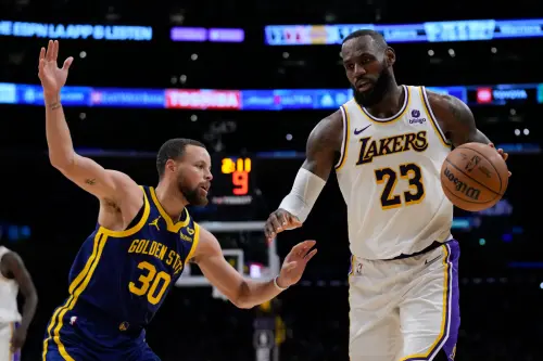 NBA 2024-25賽季的場次出爐,其中最受矚目的「聖誕大戰」的對決戲碼也已經公布,洛杉磯湖人和金州勇士兩隊今年將進行交手,這意味著LeBron James和Stephen Curry兩名球星將在這一天進行對決,這將是兩人所屬的球隊在2018年之後,首次在聖誕節進行對戰。 ▲。(圖/美聯社/達志影像)