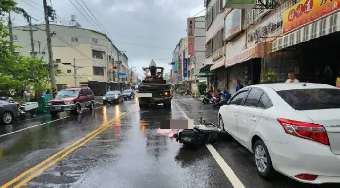 ▲台南一名72歲女騎士行經同安路時遭一部水泥車輾斃。（圖／翻攝畫面）