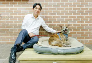 影/為斷肢毛小孩斑斑辦入厝派對 賴清德佈置睡窩、準備寵物蛋糕