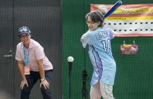 推體育性別平權!蕭美琴揮棒出去 「這動作」讓現場笑翻